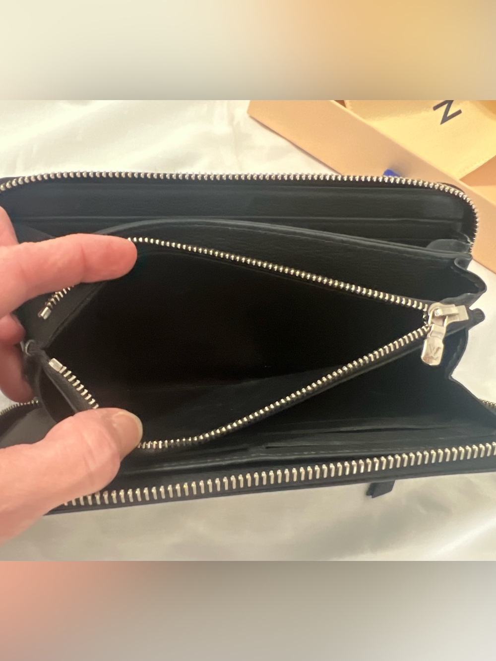 Louis Vuitton Black Leather Wallet with Silver LV Logo - Picture 5 of 11